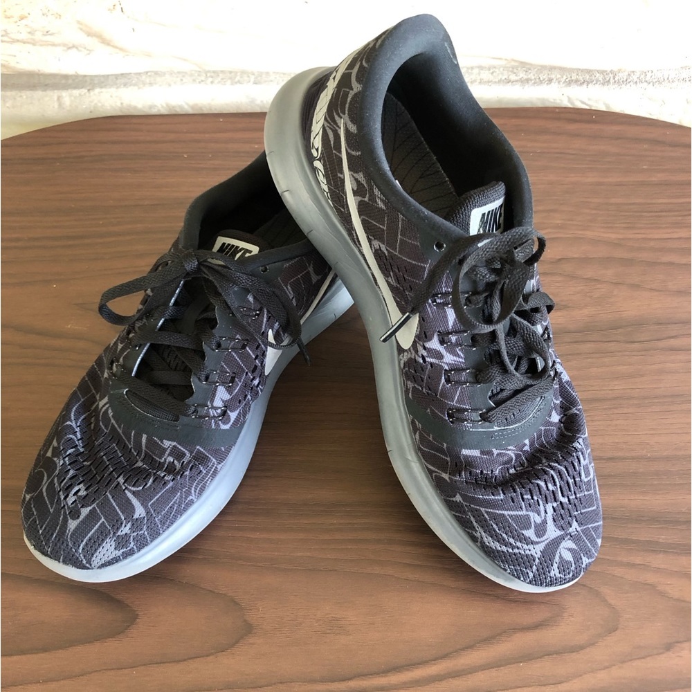 Nike Free Run Tennis Shoes